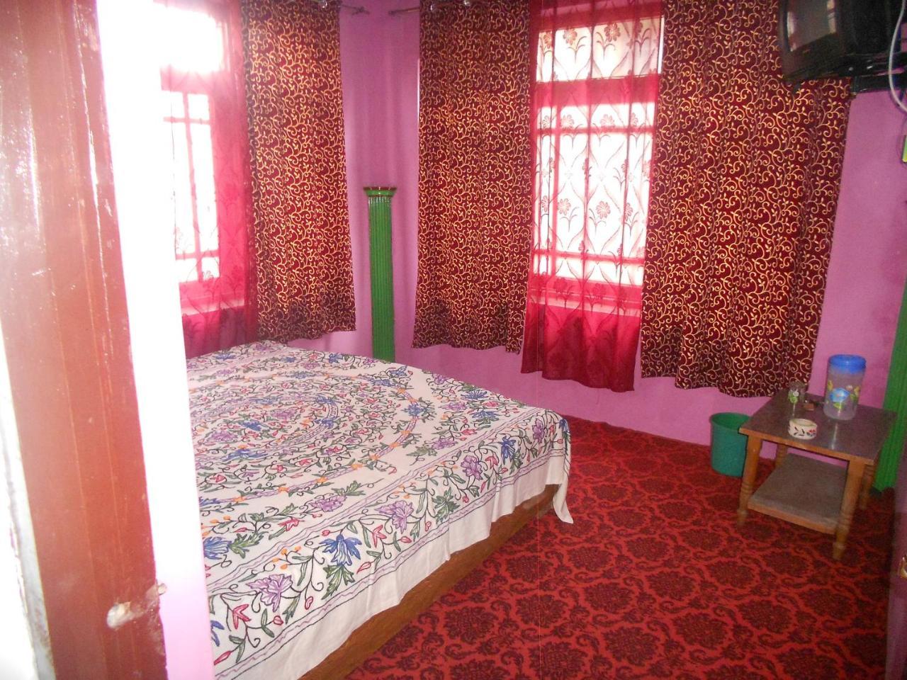 Alamdar Guest House Srīnagar Exteriér fotografie